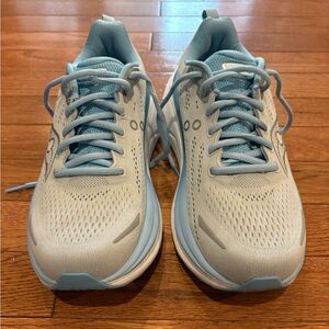 Saucony Women’s Hurricane 25 in Cloud/Breeze Size 9